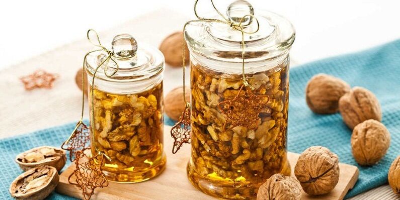 Nuts with honey - a healthy food that can increase male potency